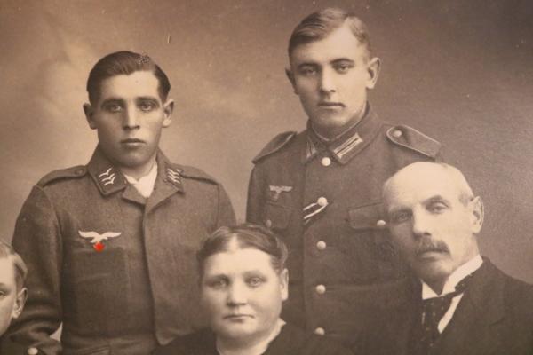 altes Familienfoto - Söhne alle in Uniform  aus Süderbarup